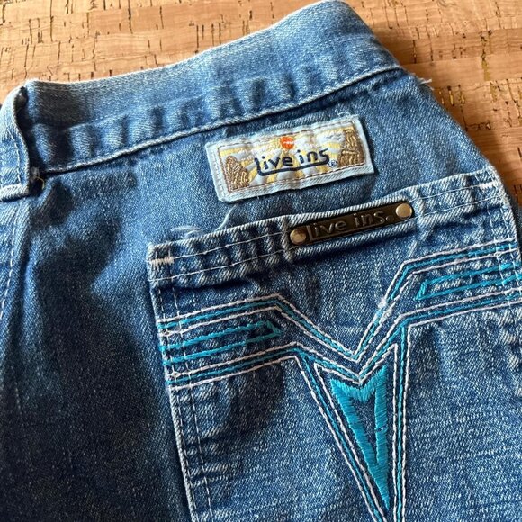 Live Ins 70s Vintage jean shorts with a cute embroidered design - Picture 3 of 4